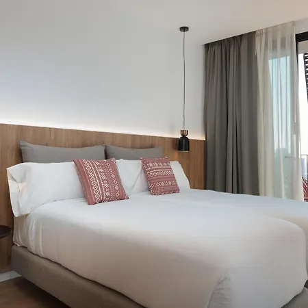 Tembo Barcelona מלון 4*