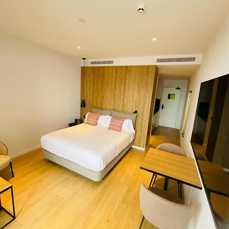 מלון Tembo Barcelona 4*