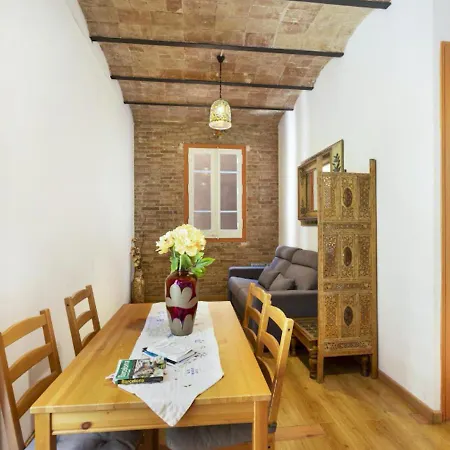 Great In Sagrada Familia With Balcony 아파트 *
