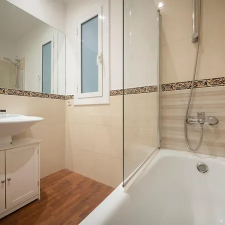One Bedroom In Carrer Arago Appartement