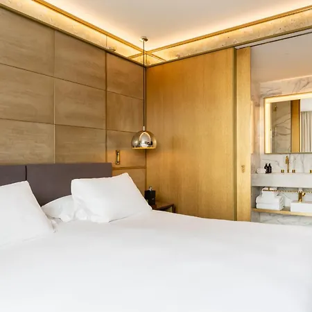 Almanac Hotel