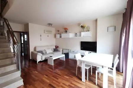 Townhouse With Communal Pool Ideal For Families *