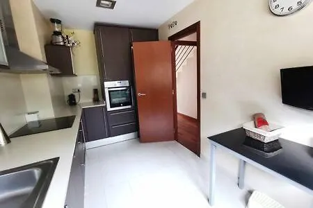 Townhouse With Communal Pool Ideal For Families *