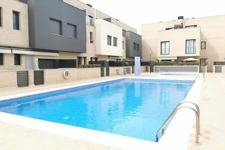 Townhouse With Communal Pool Ideal For Families Ferienhaus