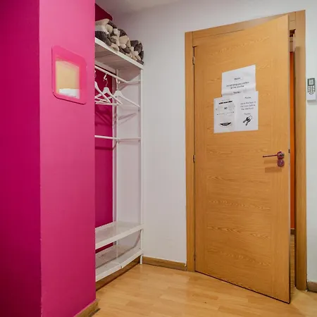 Holidaysbcn Hostel *