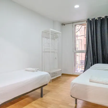 Holidaysbcn Hostel
