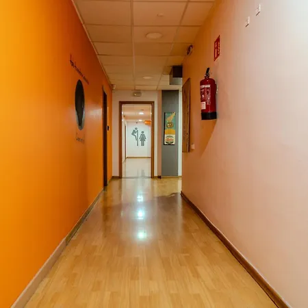 Holidaysbcn Hostel *