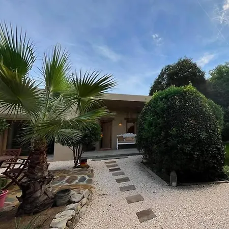 Сasa de vacaciones Stylish & Idyllic With Private Garden 5 Min Walking From South In Gava Mar