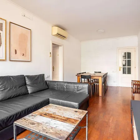 Next To Sagrada Familia 4-bedroom *