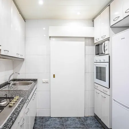 Next To Sagrada Familia 4-bedroom Apartment
