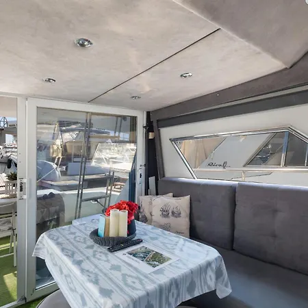 ספינת מלון Barco Muy Romantico Con Parking *