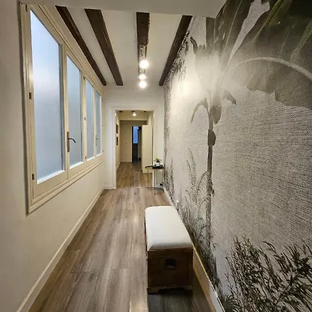 Family Flat Near Ramblas Bcn 5 * Barcelona