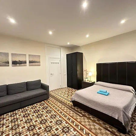 Rooms On Balmes Bed & Breakfast