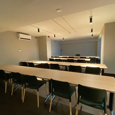 Onix Fira מלון