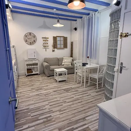 Cosy Next To The Sea Apartment *