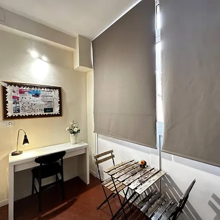 Rooms On Balmes Bed & Breakfast *
