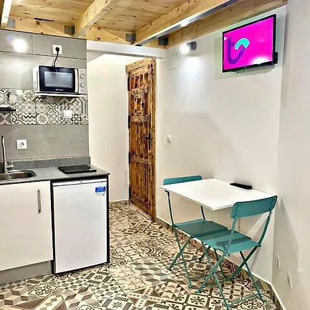 Estudio Nuevo! Al Lado Del Metro L1 L4 L5 * Barcelona