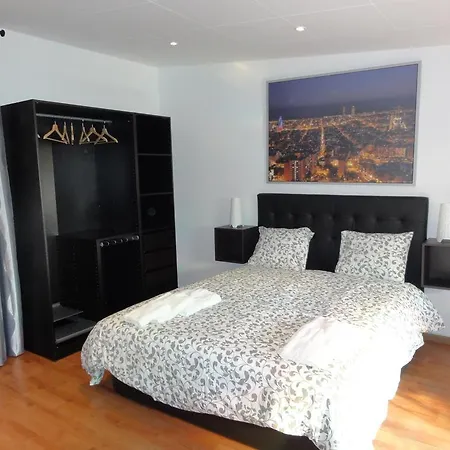 - Iberia Appartement *