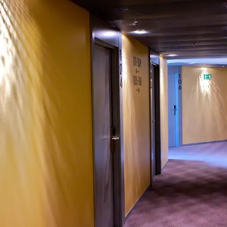 Hostel Twentytu *
