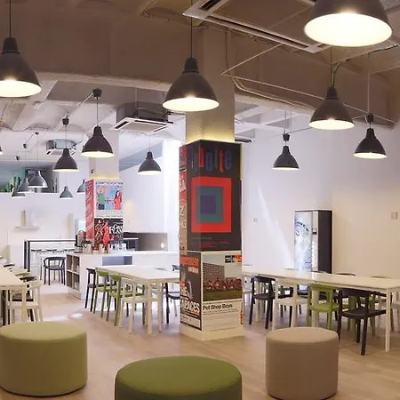 Hostel Hola Eixample Barcelona