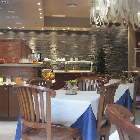 Pol & Grace Hotel 4*