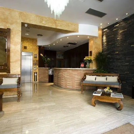 Pol & Grace Hotel