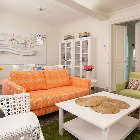 Nextdoor Gaudi Apartment Barcelona