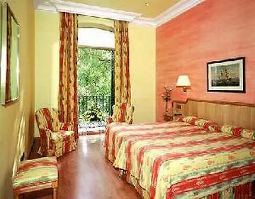 Regencia Colón 3*