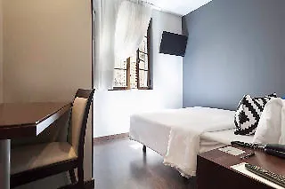 阿克塔bcn40酒店 酒店 2*