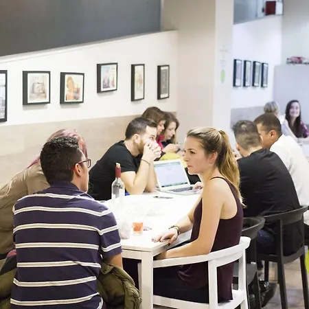 Hostel Hola Eixample Barcelona