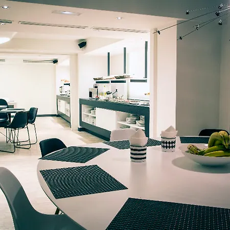 Pol & Grace Hotel