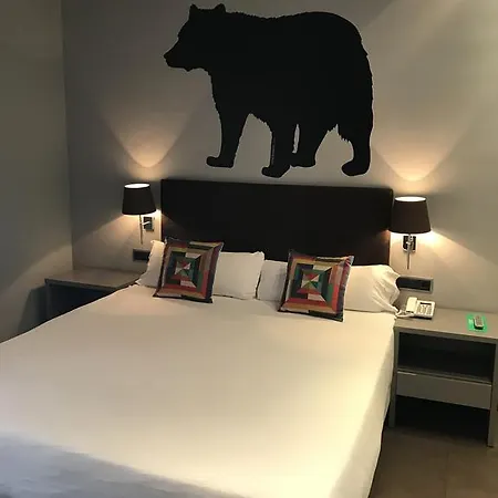 Chic & Basic Zoo Отель *
