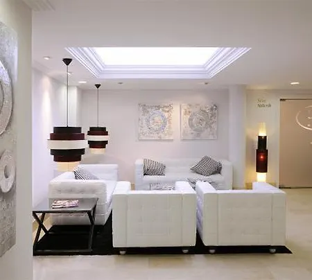 Abbot Hotel 4*