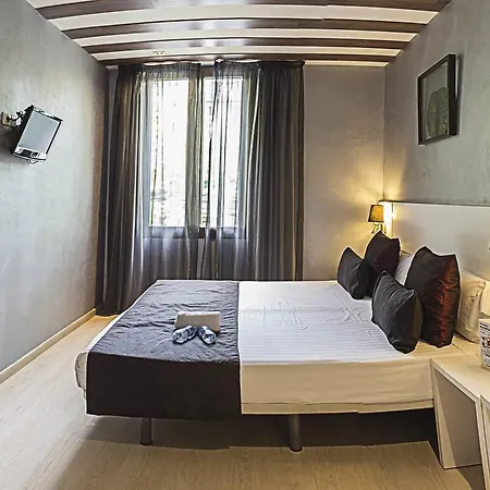 Hostemplo Sagrada Familia Guest house