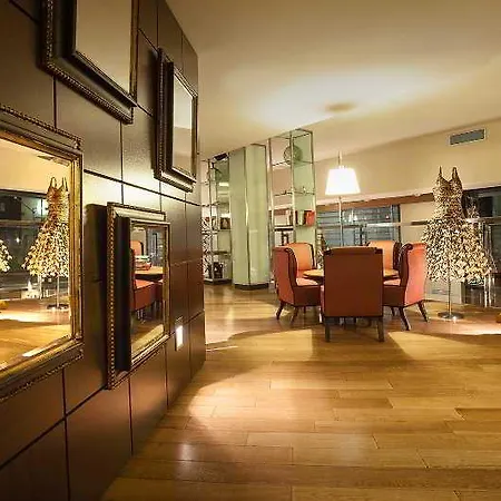 Hotell Emilia 4*