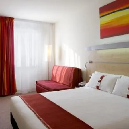 Отель Holiday Express City 22@ By Ihg
