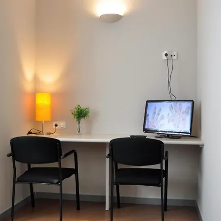 Residencia D'investigadors Hostel