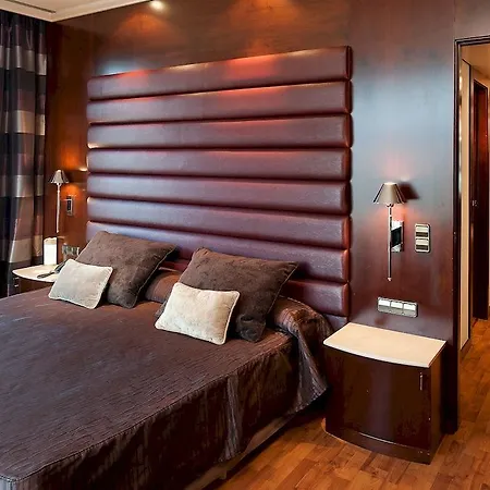 Hotel Catalonia Plaza 4*