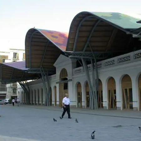 Del Palau ゲストハウス 2*