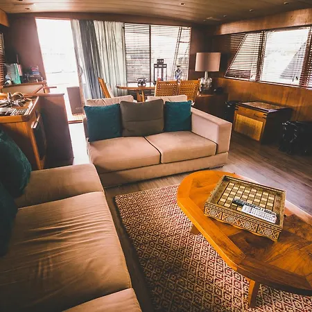 Motor Yacht Boatel Barcelona