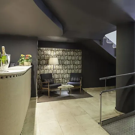阿克塔bcn40酒店 酒店 2*