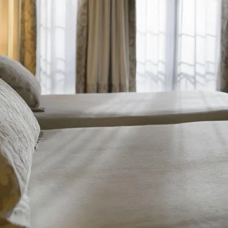 Colonial 4*