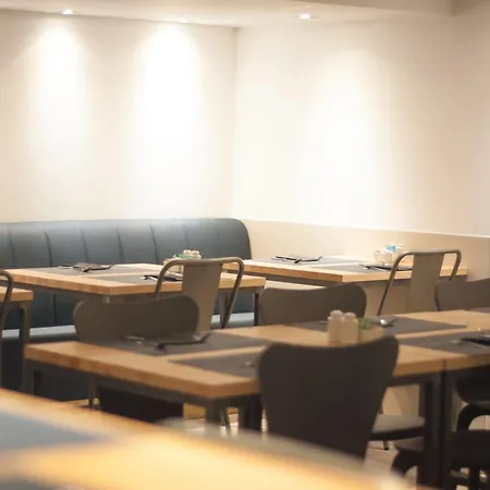 Hotel Catalonia Park Gueell 3*