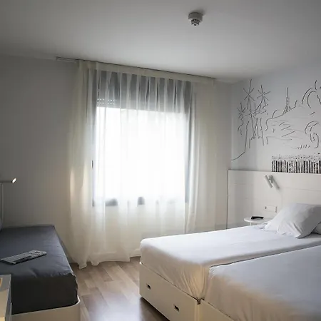 Pol & Grace Hotel
