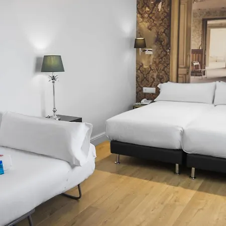 Meson Castilla Atiram מלון 3*