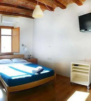 Guest house & Basic Ramblas 2*