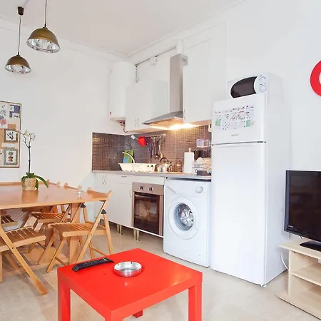 Tarradellas Sants Estacio Apartman *