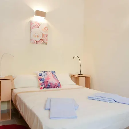 Tarradellas Sants Estacio Apartman *