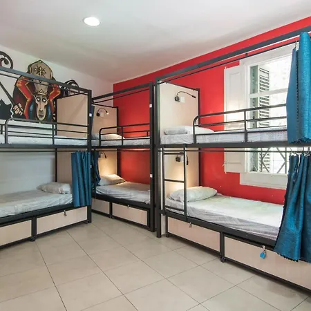 No Limit Graffiti Hostel *