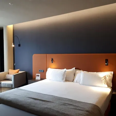 Otel Silken Ramblas 4*